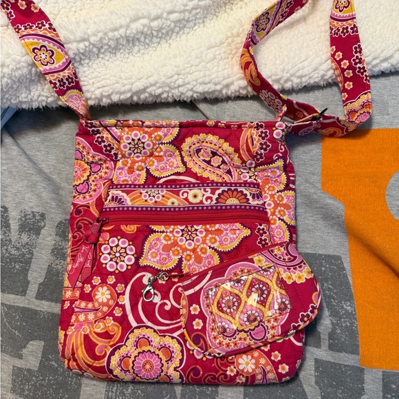 Vera Bradley Handbags - Vera Bradley strawberry Fizz Quilted Crossbody Bag with matching card holder